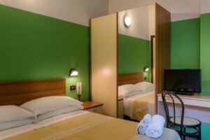Hotel su lungomare con posto auto riservato a Rimini